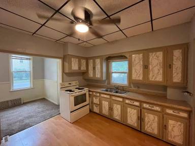 Main picture of 702 Grant St