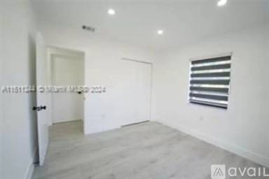 Main picture of 1022 E 8th Ave