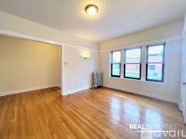 Main picture of 816 W Waveland Apartments