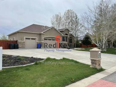 Main picture of 396 E Box Elder Dr