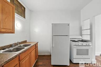 Main picture of 1734 W Clarke St Apartments