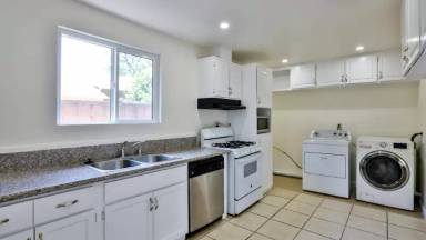 Main picture of 247 N Catalina St