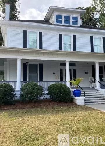 Main picture of 121 E 2nd St