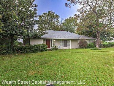 Main picture of 104 N Holly Dr