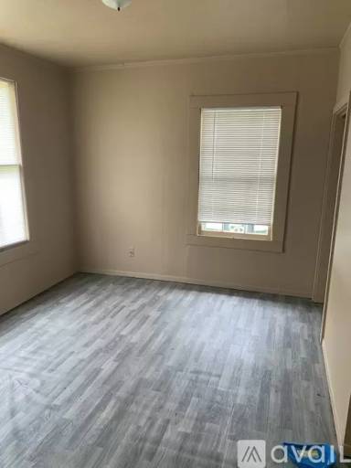 Main picture of 2484 Barber St