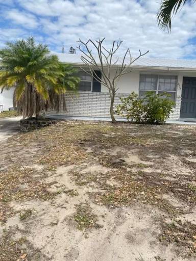 Main picture of 2215 NE Rustic Pl