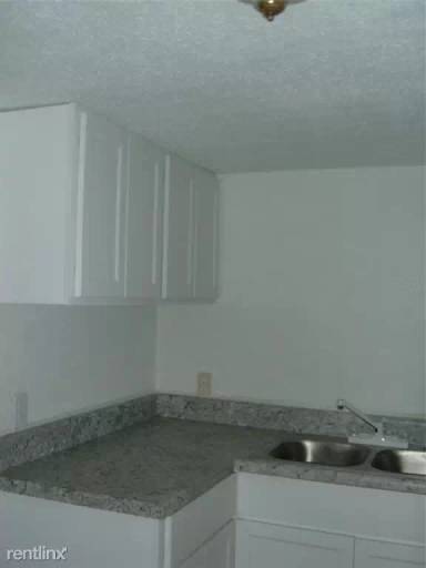 Main picture of 1001 NE Sanchez Ave