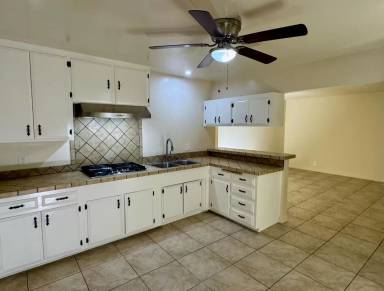 Main picture of 24832 Walnut St