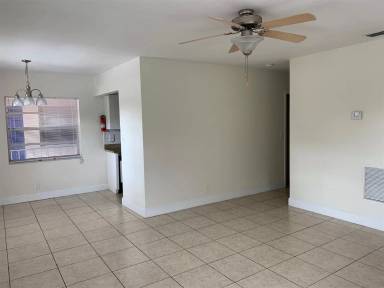 Main picture of 100 SW 9th St