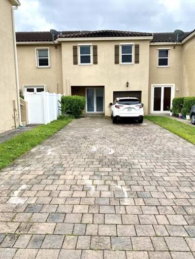 Main picture of 9229 SW 170th Pl