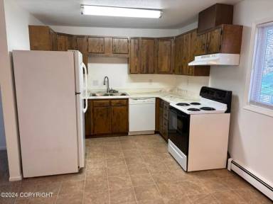 Main picture of 810 E 79th Ave