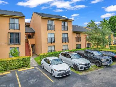 Main picture of LYNBROOK COURT CONDO PH I