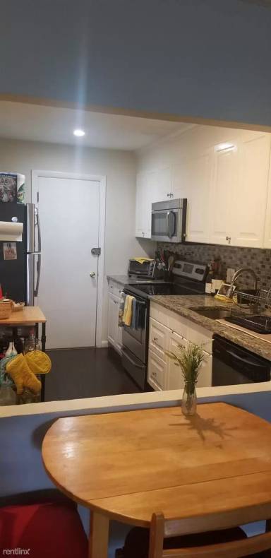 Main picture of 804 Centre St