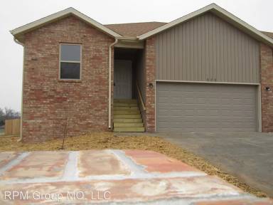 Main picture of 709 E Watermill Cir