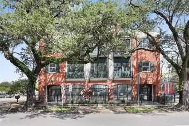 Main picture of 3305 Saint Charles Ave