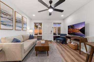 Main picture of 4440 Clairemont Dr