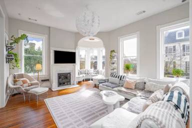 Main picture of 420 E Broughton St