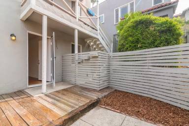 Main picture of 832 3/4 Hyperion Ave