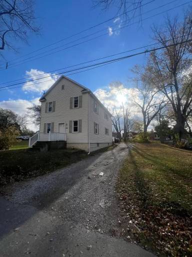 Main picture of 1127 E 35th St