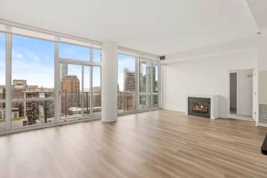 Main picture of 102 W Polk St