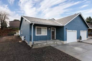 Main picture of 105 SW Bel Air Dr