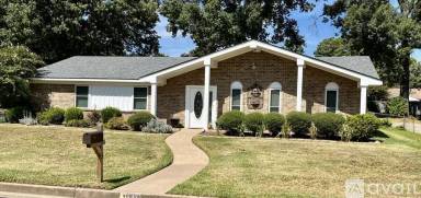 Main picture of 713 Tallwood Ln