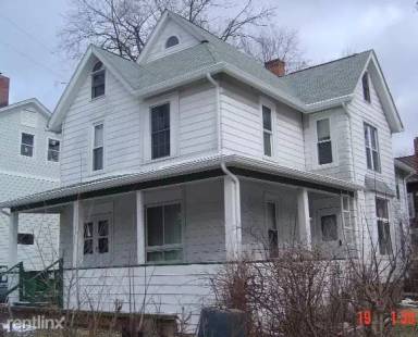 Main picture of 1033 E University Ave