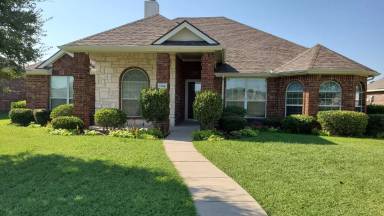 Main picture of 1114 Camelot Dr