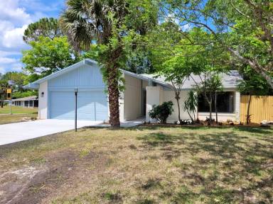 Main picture of 1 Clark Ln