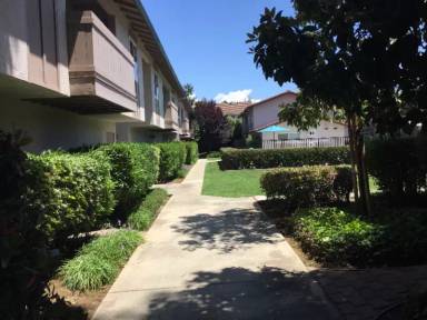 Main picture of 305 Easy St