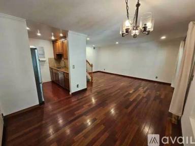 Main picture of 2700 Oak Rd
