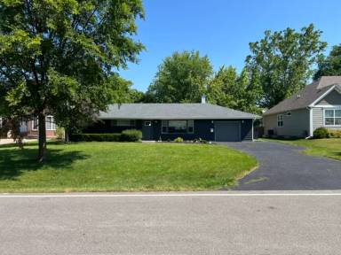 Main picture of 705 Parkway Dr