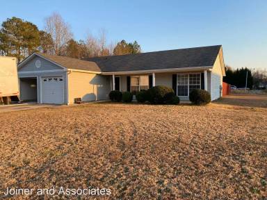 Main picture of 220 Vineyard Dr