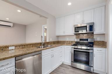 Main picture of 4637 Wilson Ave