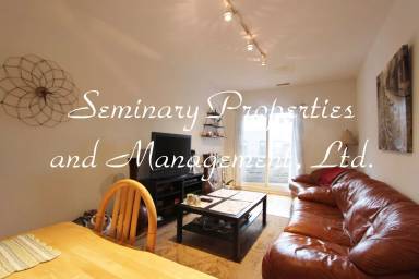 Main picture of 3037 N Clark St