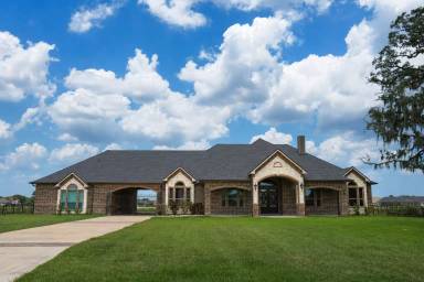 Main picture of 527 Lily Ln