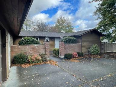Main picture of 795 SW 2nd Ave