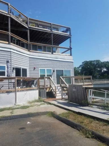 Main picture of 2 Short Beach Rd