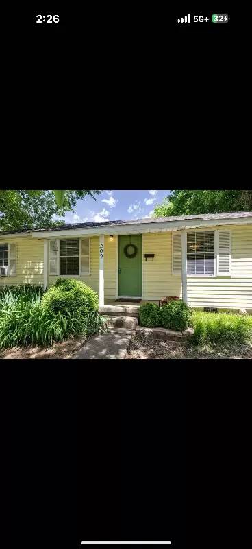 Main picture of 209 E Seminole St