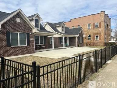 Main picture of 2434 N Illinois St