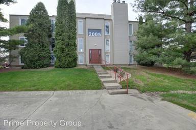 Main picture of 2005 S Mattis Ave