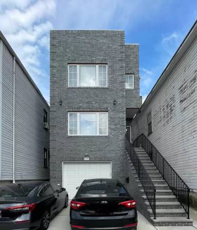 Main picture of 345 N 2nd St