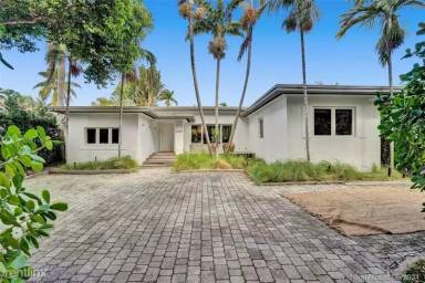 Main picture of 4235 N Bay Rd