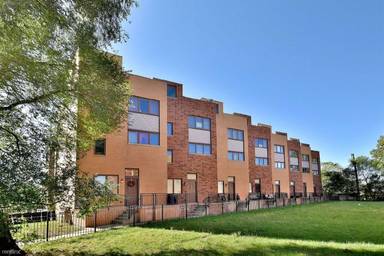 Main picture of 5210 S King Dr
