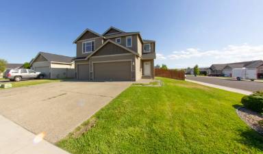 Main picture of 210 W Hailey Ct