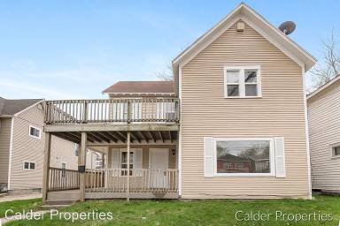Main picture of 112 Caledonia St NE