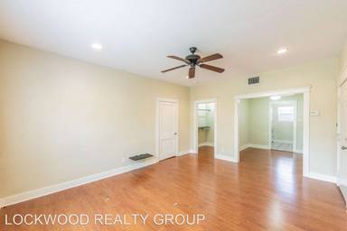 Main picture of 1535 W Woodlawn Ave