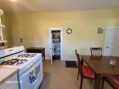 Main picture of 700 W 13th St
