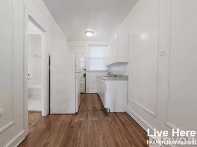 Main picture of 222 E Chestnut Condo