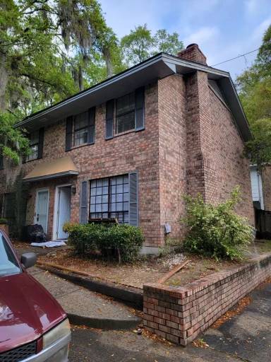 Main picture of 2220 E Victory Dr